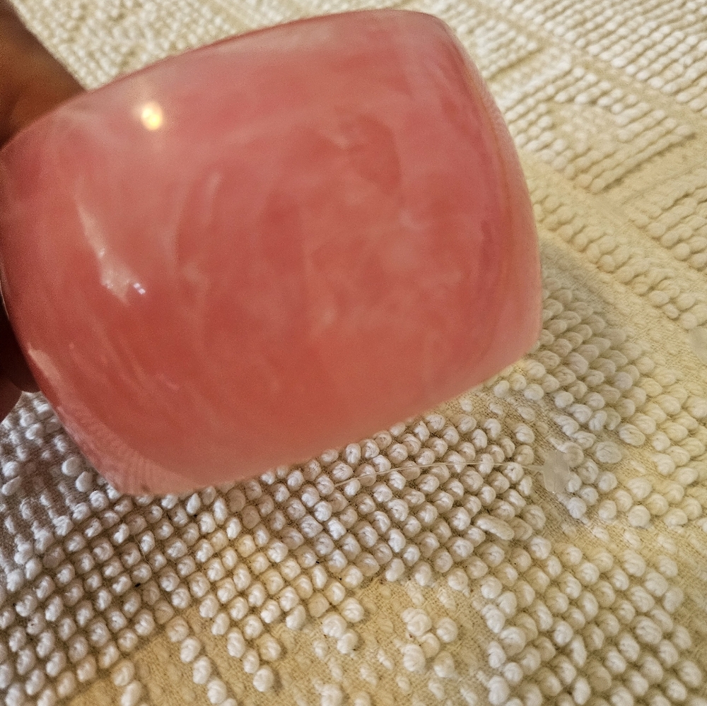 Vintage Mod 80s Pink Smooth Swriled Lucite Chunky Braclet - Picture 4 of 11